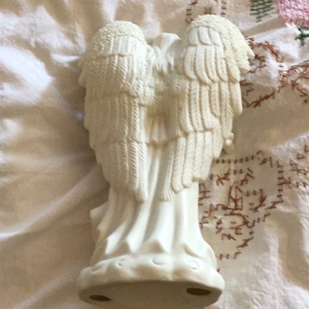 Elegant White Angel Figurine - Picture 4 of 5